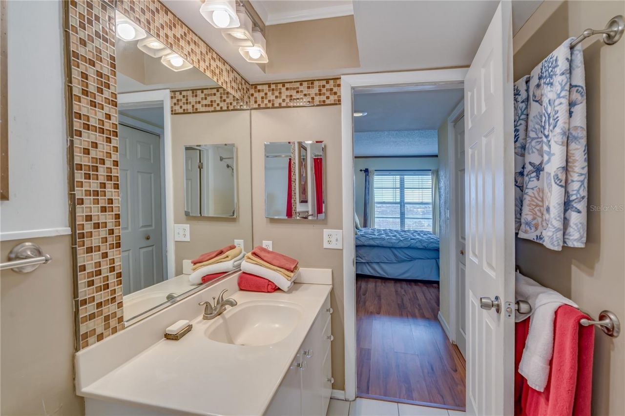 4900 Brittany Drive S, Unit 910, Saint Petersburg, FL 33715 Photo