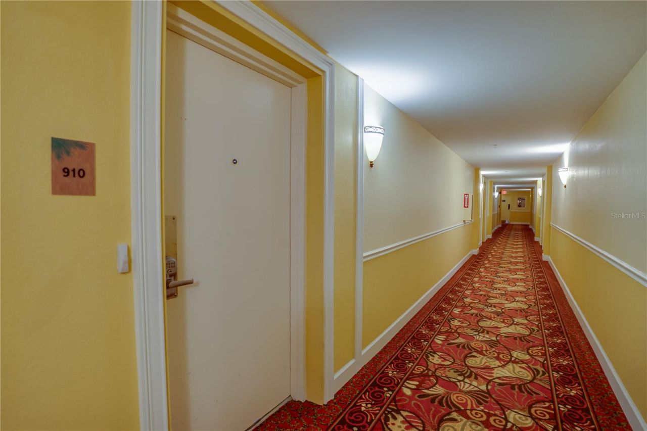4900 Brittany Drive S, Unit 910, Saint Petersburg, FL 33715 Photo