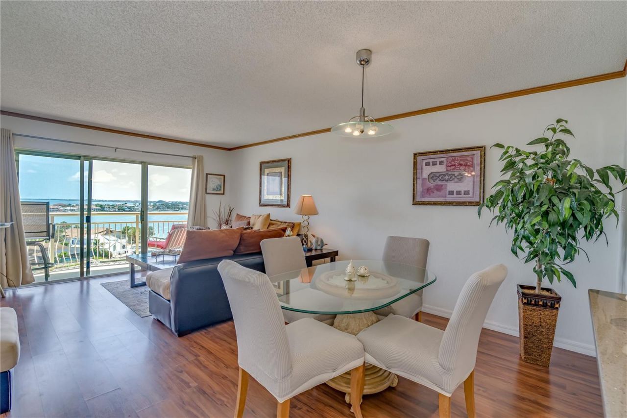 4900 Brittany Drive S, Unit 910, Saint Petersburg, FL 33715 Photo