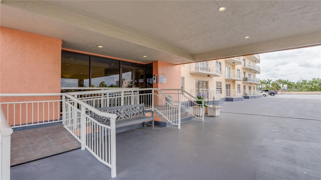 4900 Brittany Drive S, Unit 910, Saint Petersburg, FL 33715 Photo