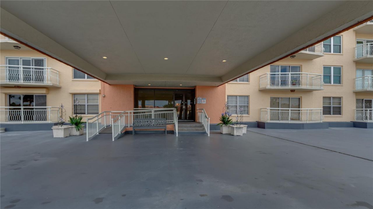4900 Brittany Drive S, Unit 910, Saint Petersburg, FL 33715 Photo