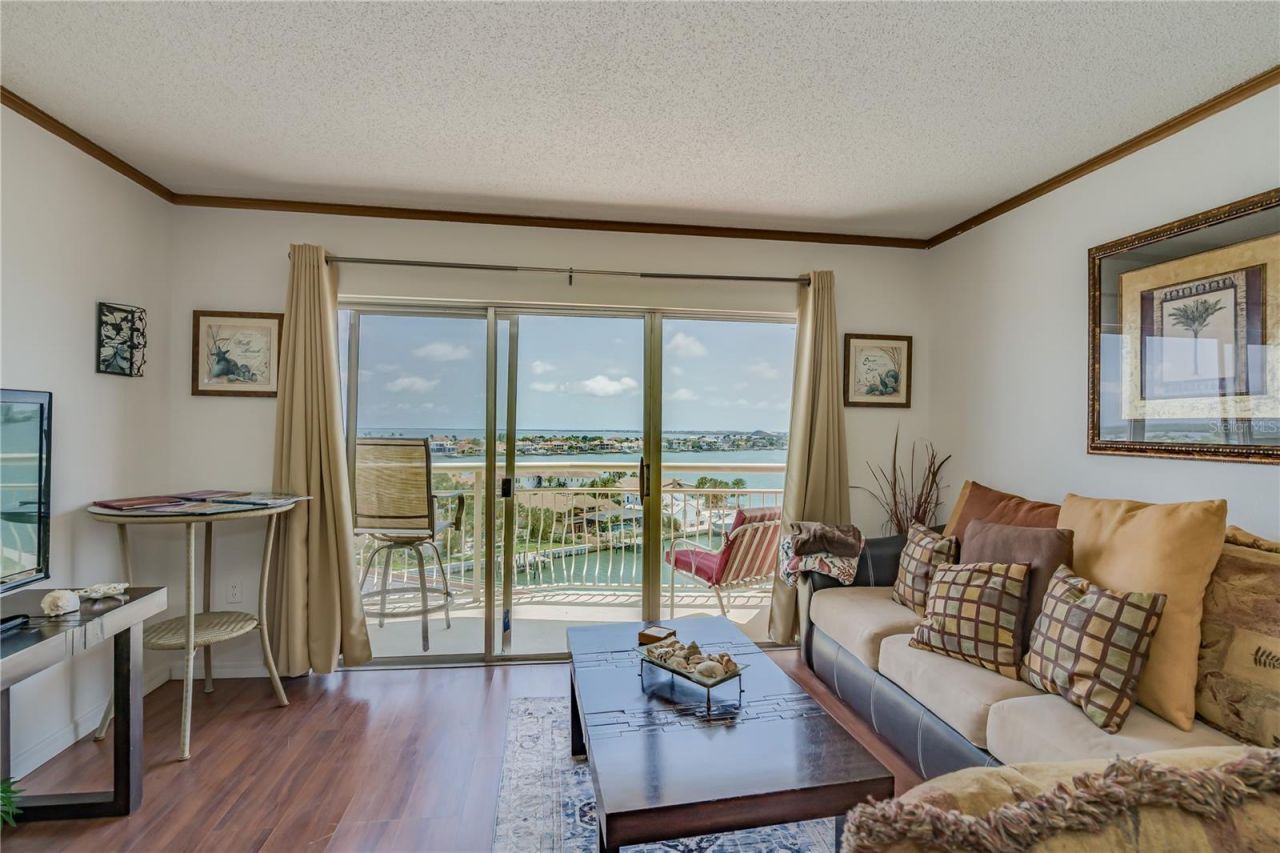 4900 Brittany Drive S, Unit 910, Saint Petersburg, FL 33715 Photo