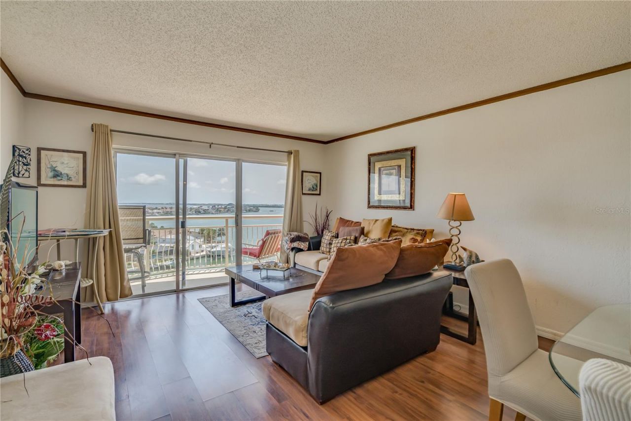 4900 Brittany Drive S, Unit 910, Saint Petersburg, FL 33715 Photo