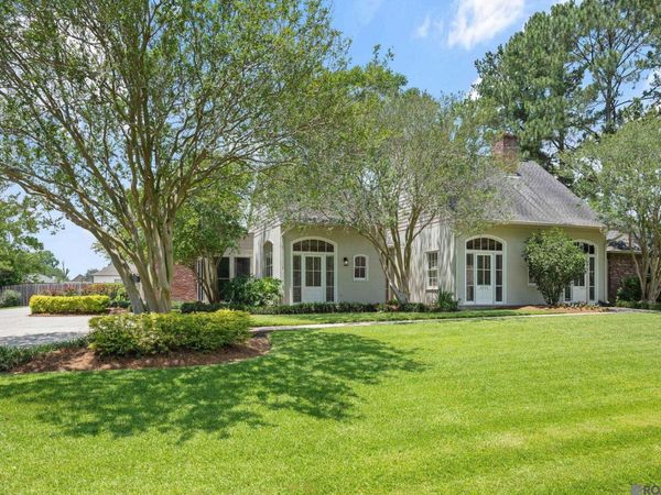 8226 Oakbrook Dr, Baton Rouge, LA 70810