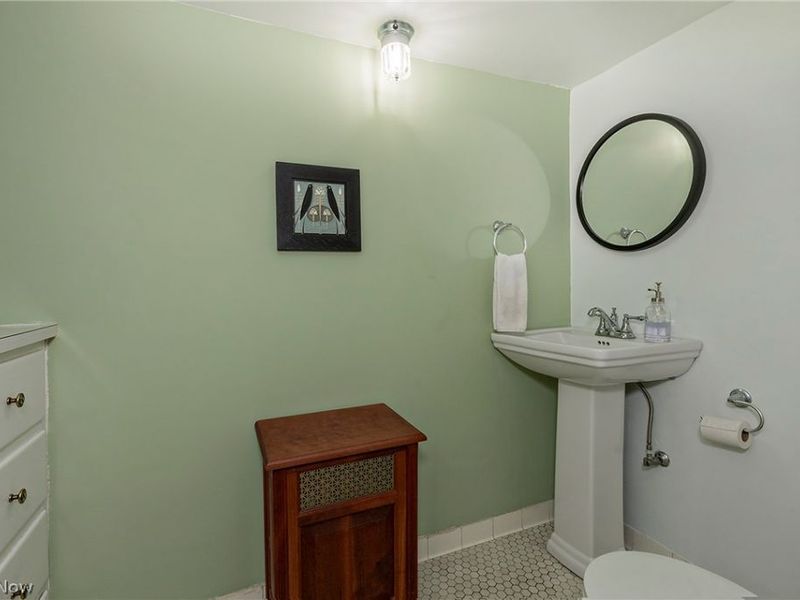 2750 Leighton Road, Shaker Heights, OH 44120 Photo 7