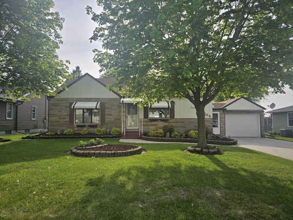 106 West Ct, Saint Nazianz, WI 54232