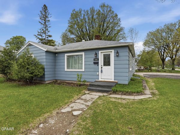 1502 CHERRY Street , Grand Forks, ND 58201