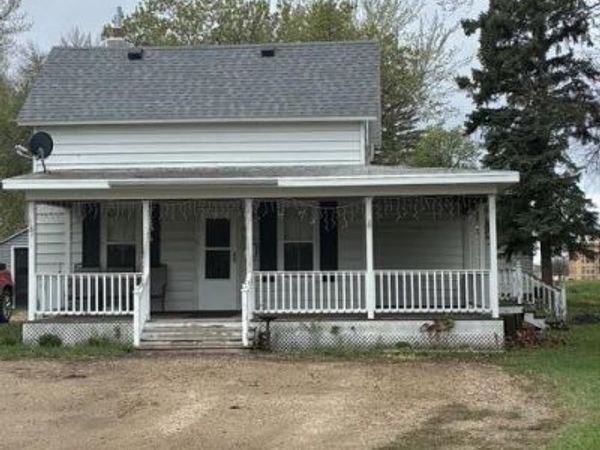 410 W 6TH Street , Grafton, ND 58237