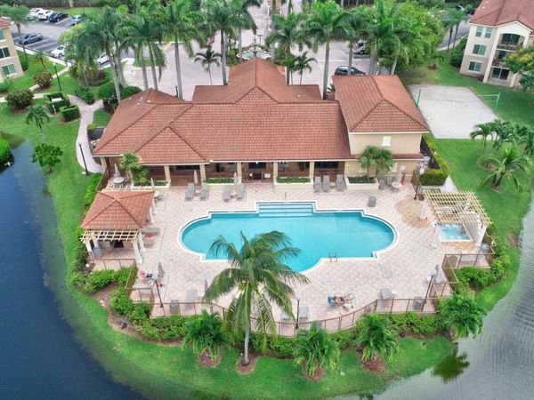 1002 Villa Circle, Boynton Beach, FL 33435