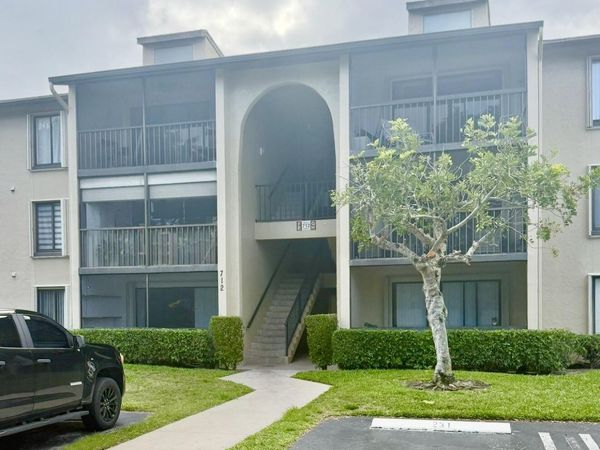 712 Sunny Pine Way, Unit E3, Greenacres, FL 33415