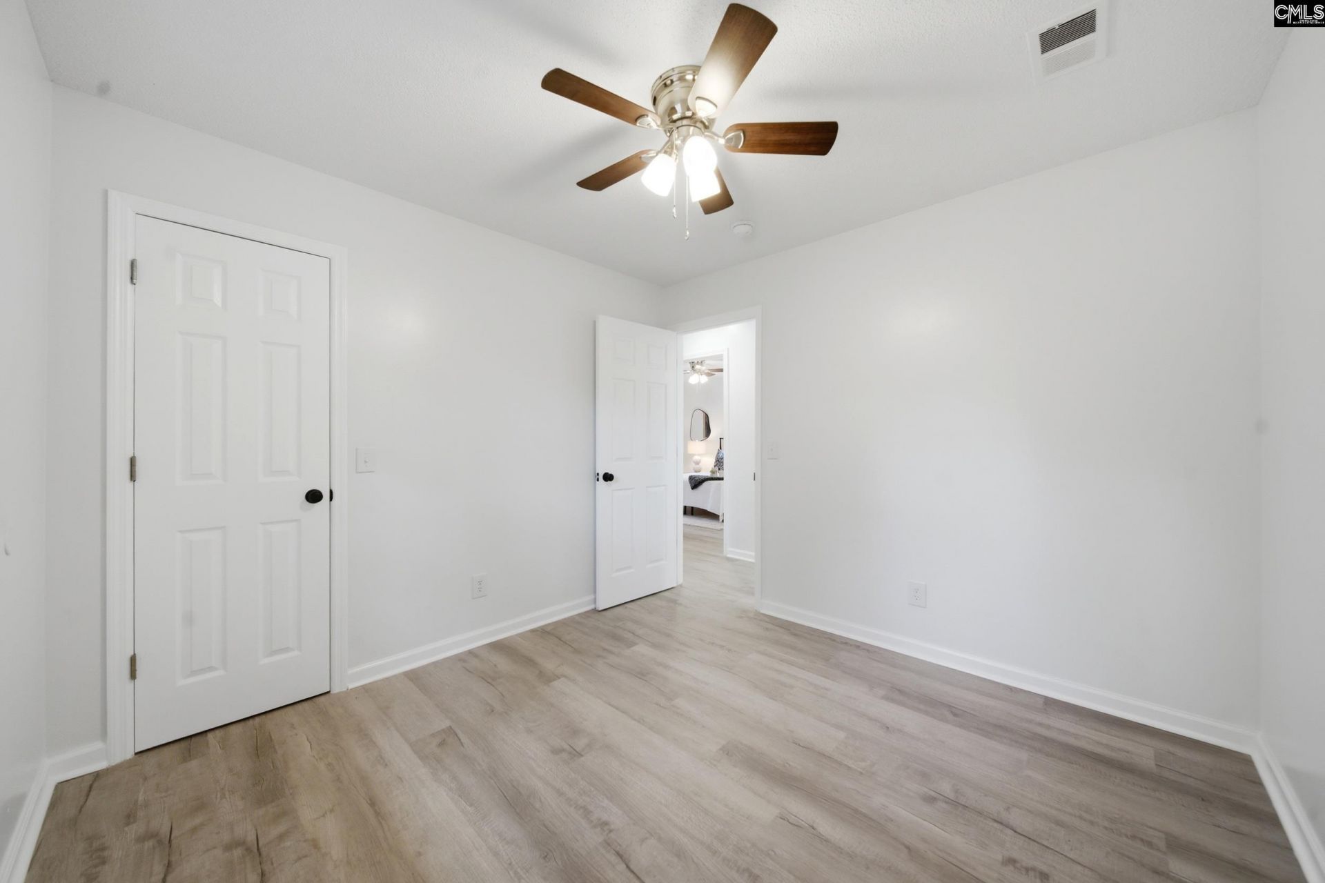 137 Westbridge Road  Photo 16