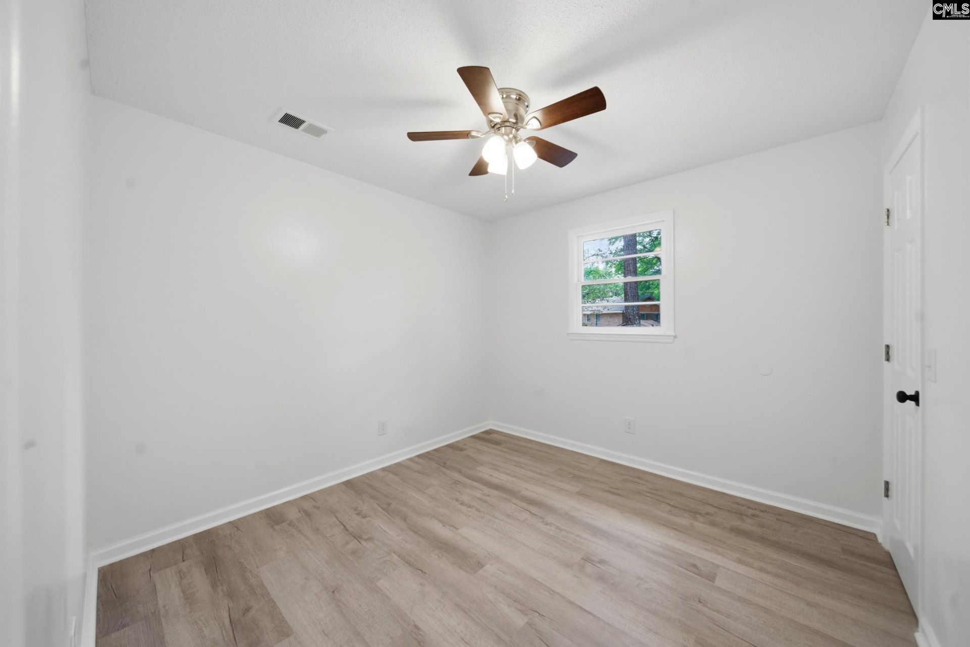 137 Westbridge Road  Photo 17