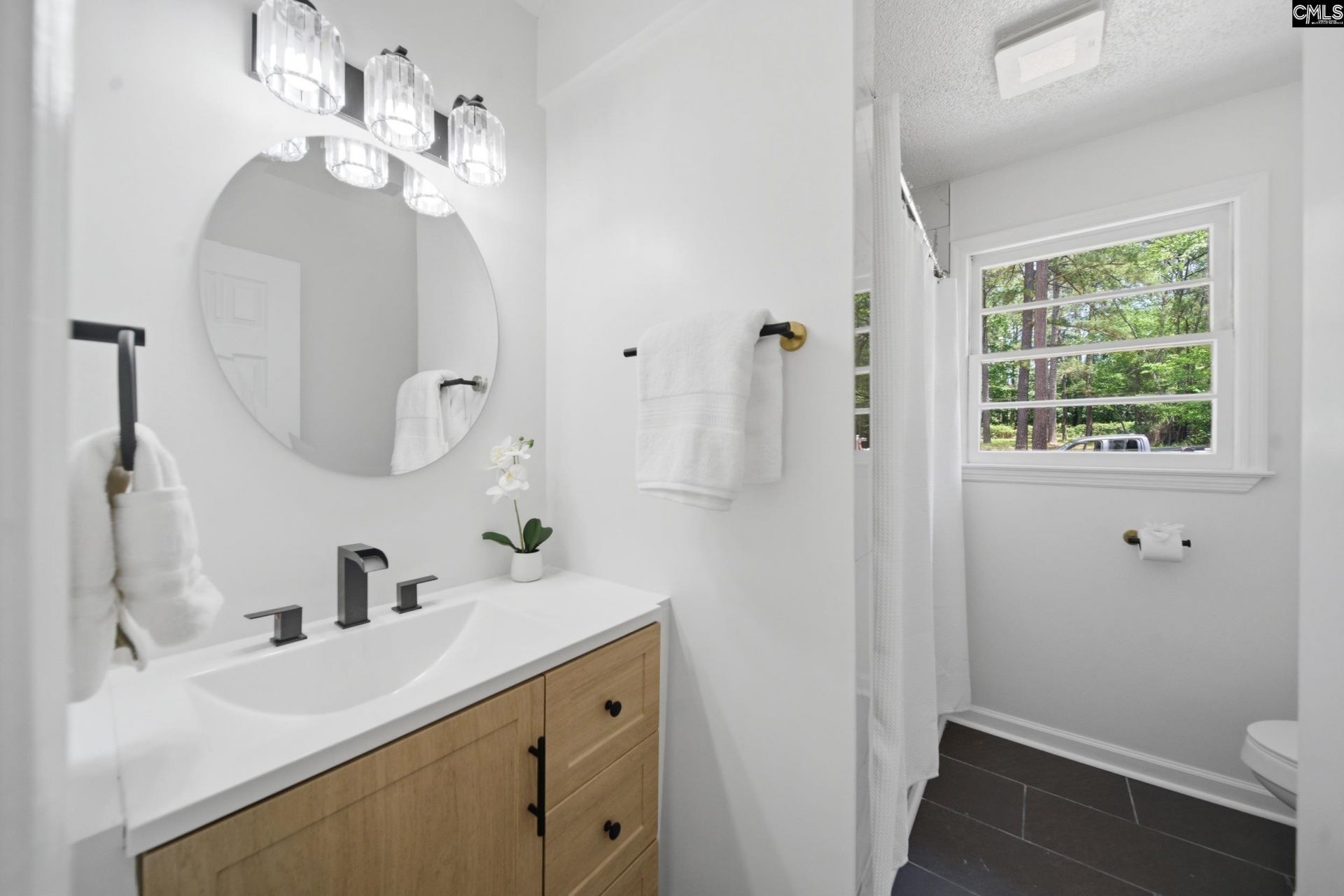 137 Westbridge Road  Photo 9