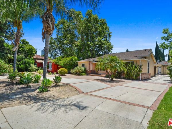 15424 Camarillo Street, Sherman Oaks, CA 91403