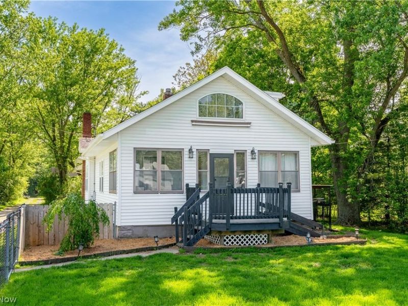 122 Southeast Avenue, Tallmadge, OH 44278 Photo 2