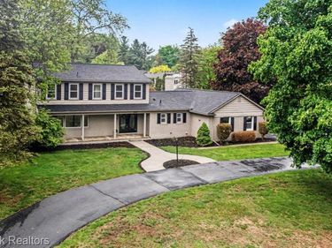 2808 Donegal Drive, Troy, MI 48098
