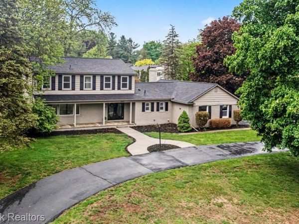 2808 Donegal Drive, Troy, MI 48098