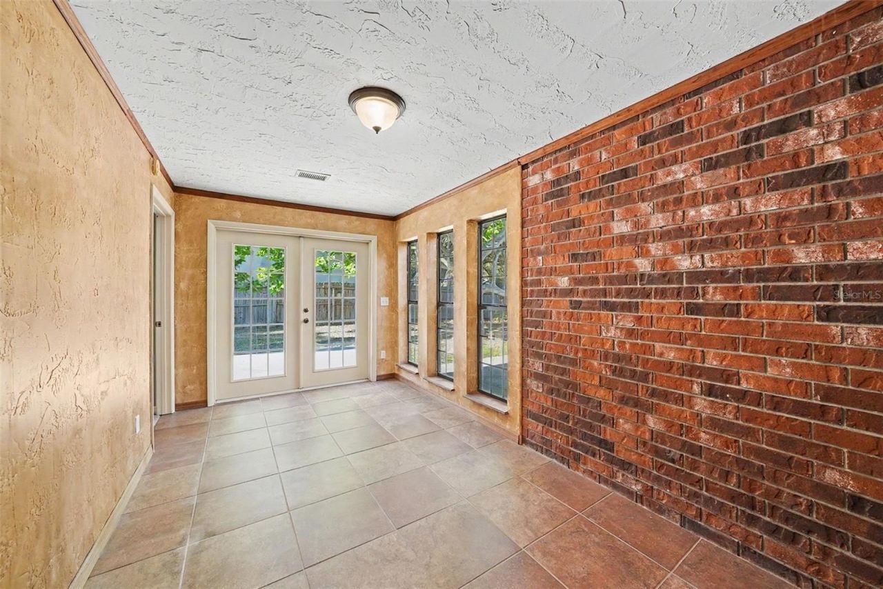 6612 Peachtree Drive, Tampa, FL 33617 Photo