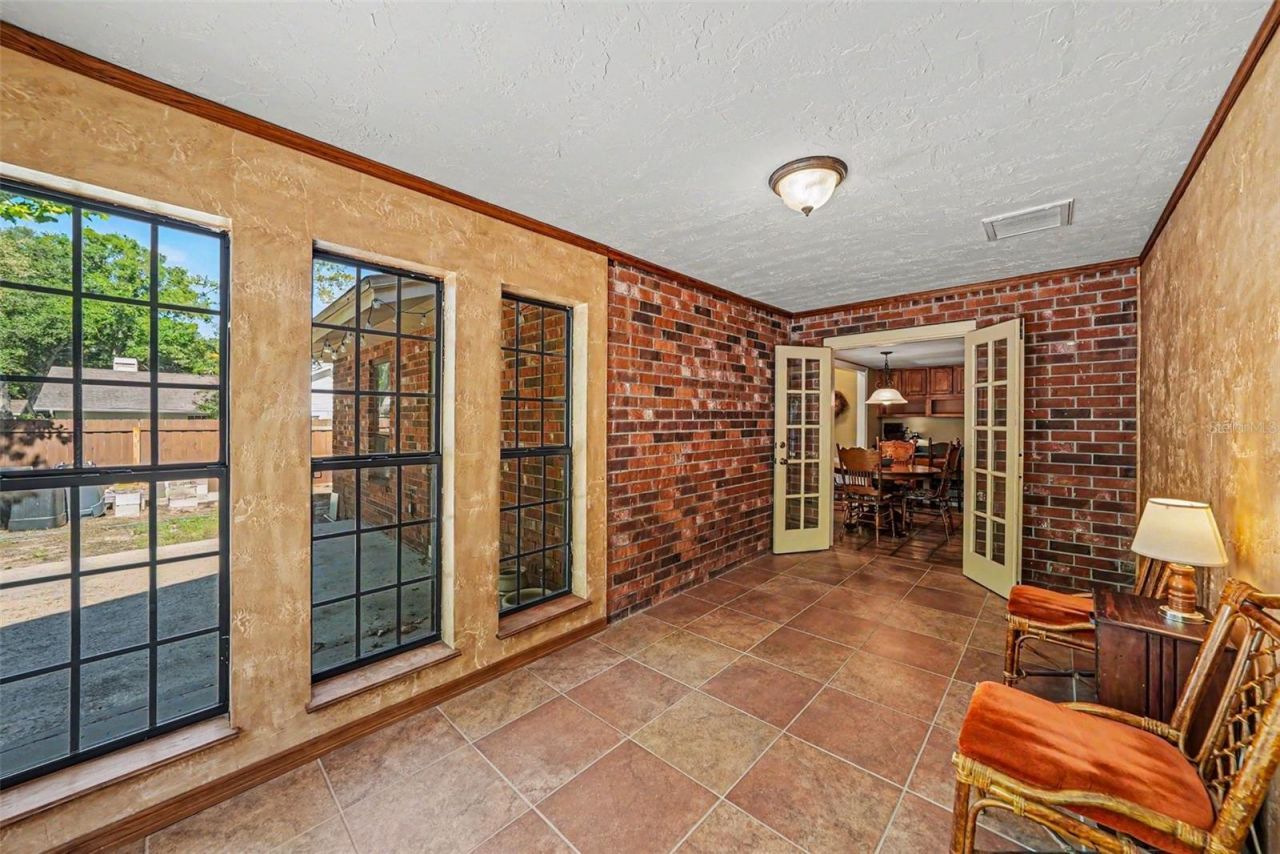 6612 Peachtree Drive, Tampa, FL 33617 Photo