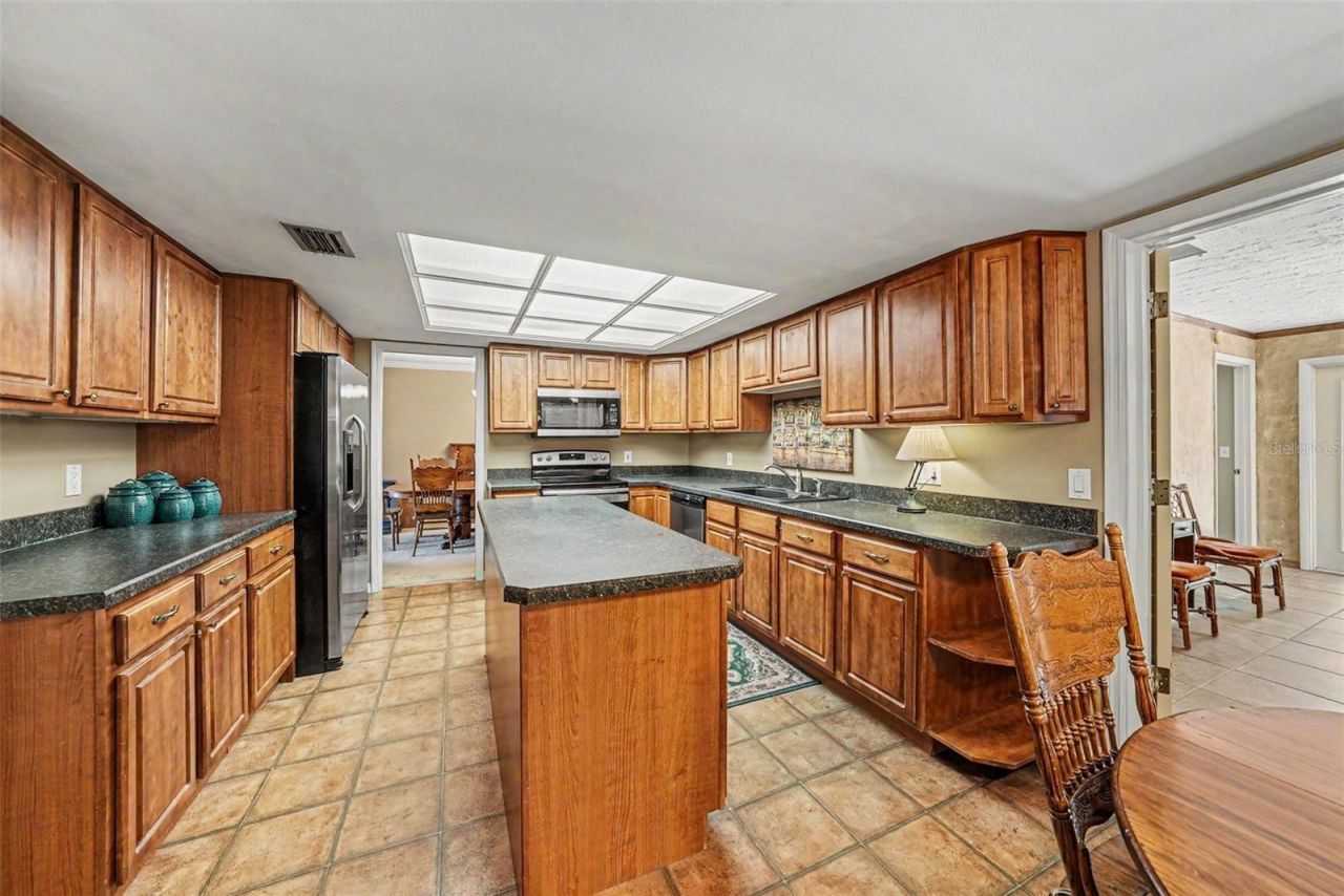 6612 Peachtree Drive, Tampa, FL 33617 Photo