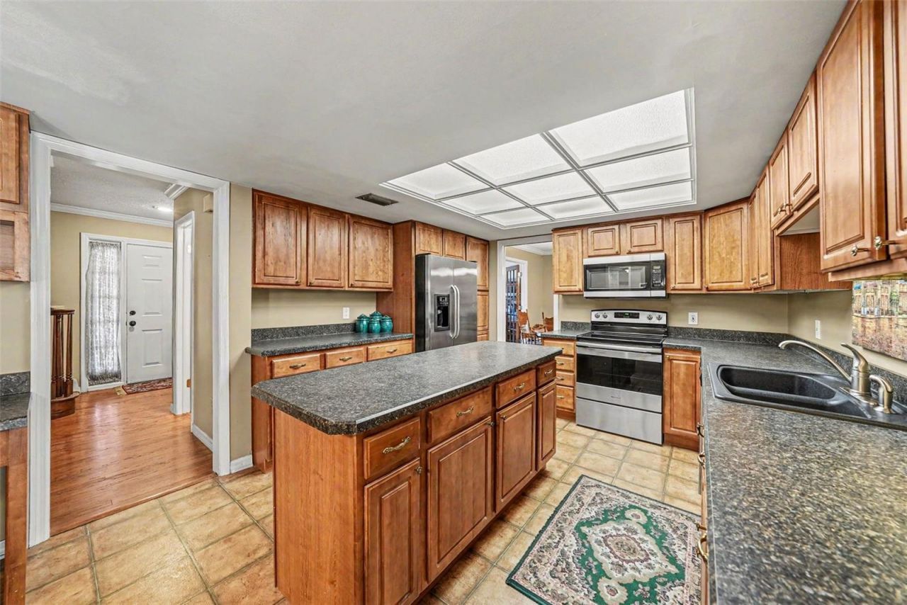 6612 Peachtree Drive, Tampa, FL 33617 Photo