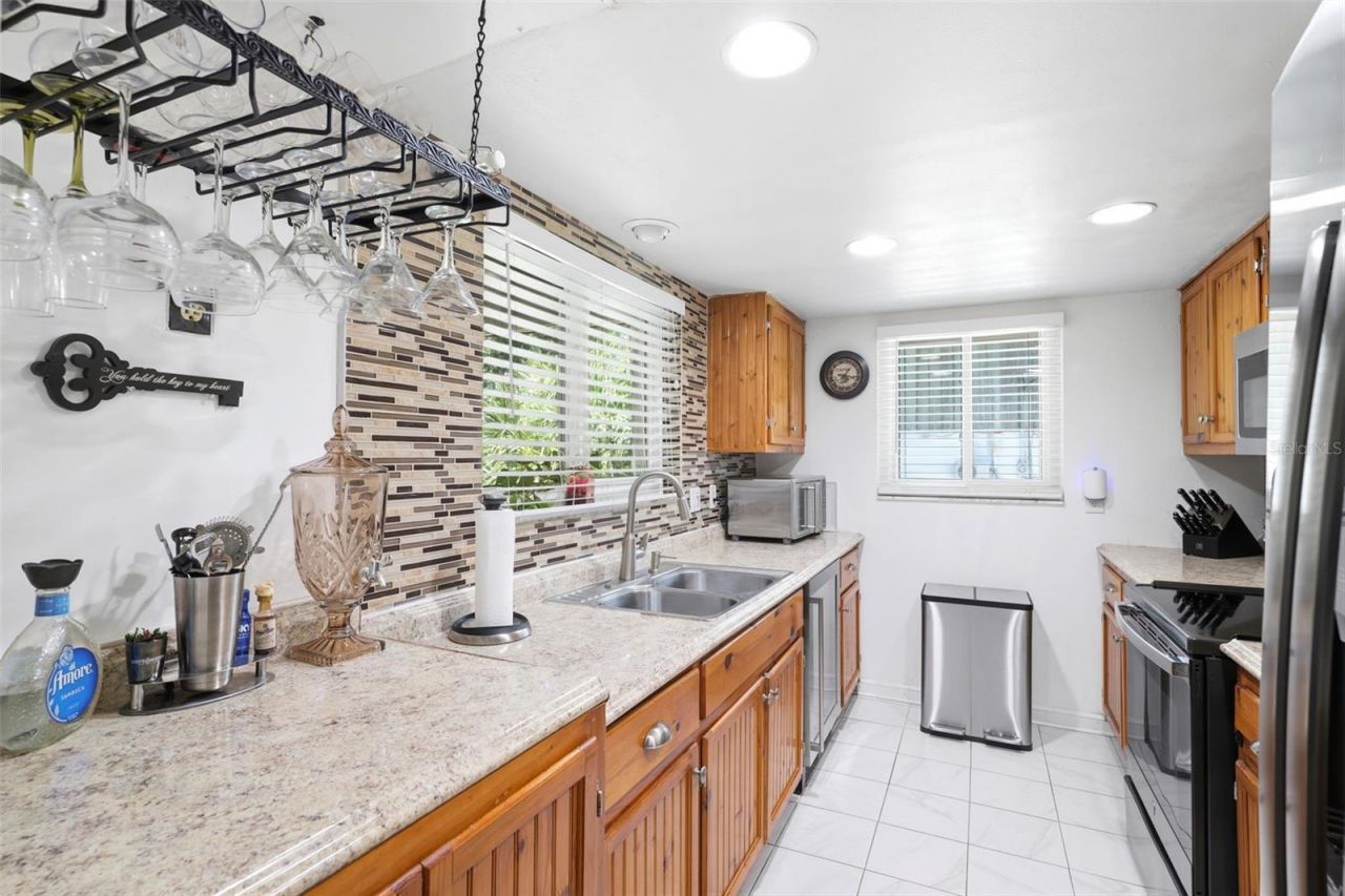 111 69th Avenue N, Saint Petersburg, FL 33702 Photo