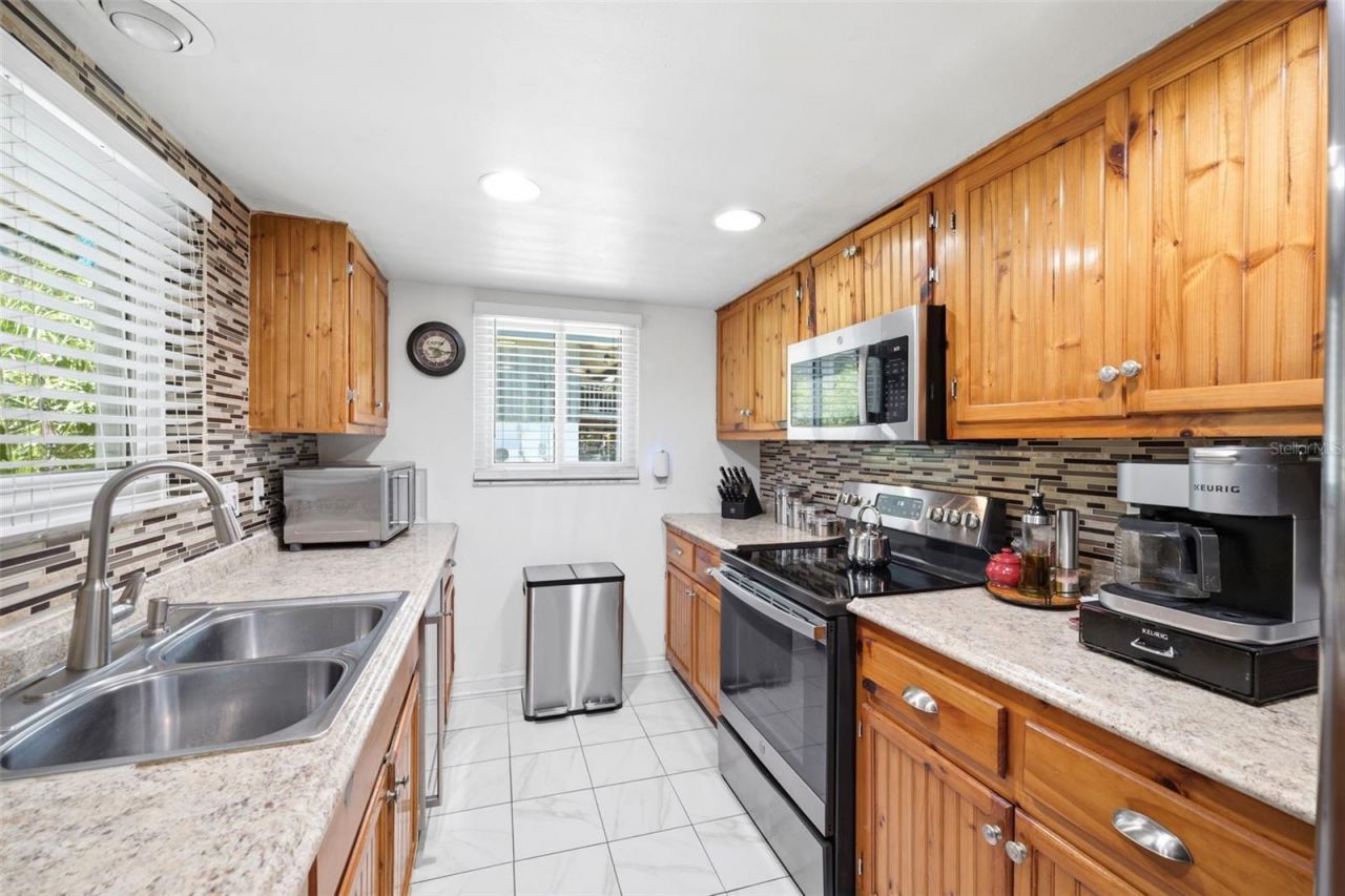 111 69th Avenue N, Saint Petersburg, FL 33702 Photo
