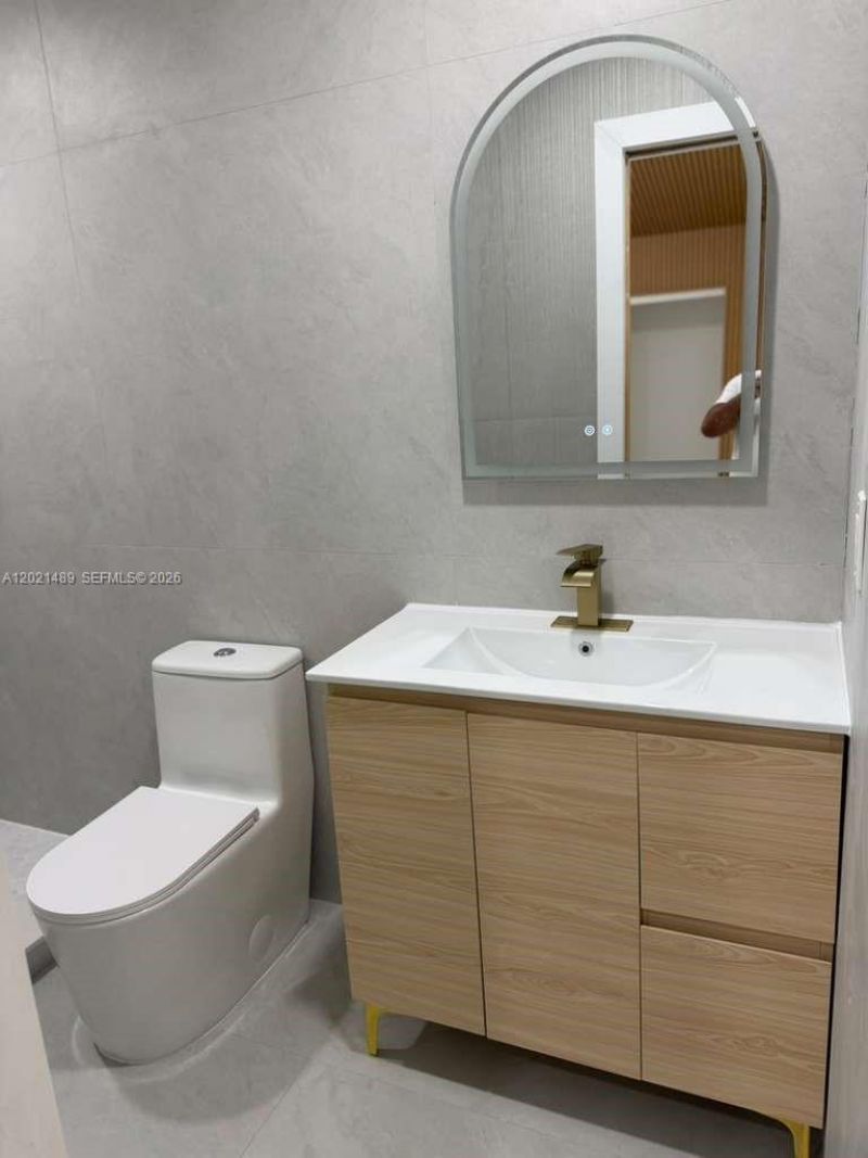 840 NW 67th St , Miami, FL 33150 Photo
