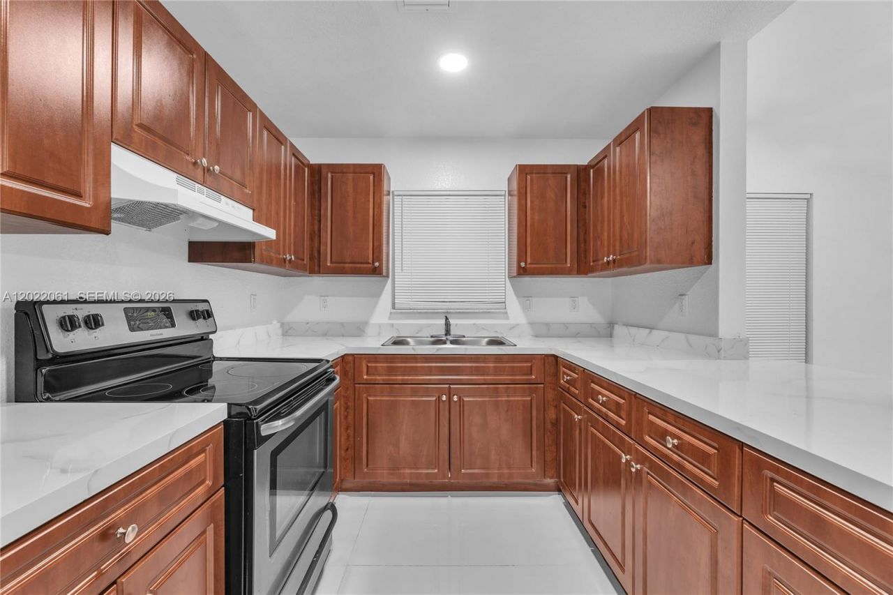 1541 NW 1st Ct , Miami, FL 33136 Photo
