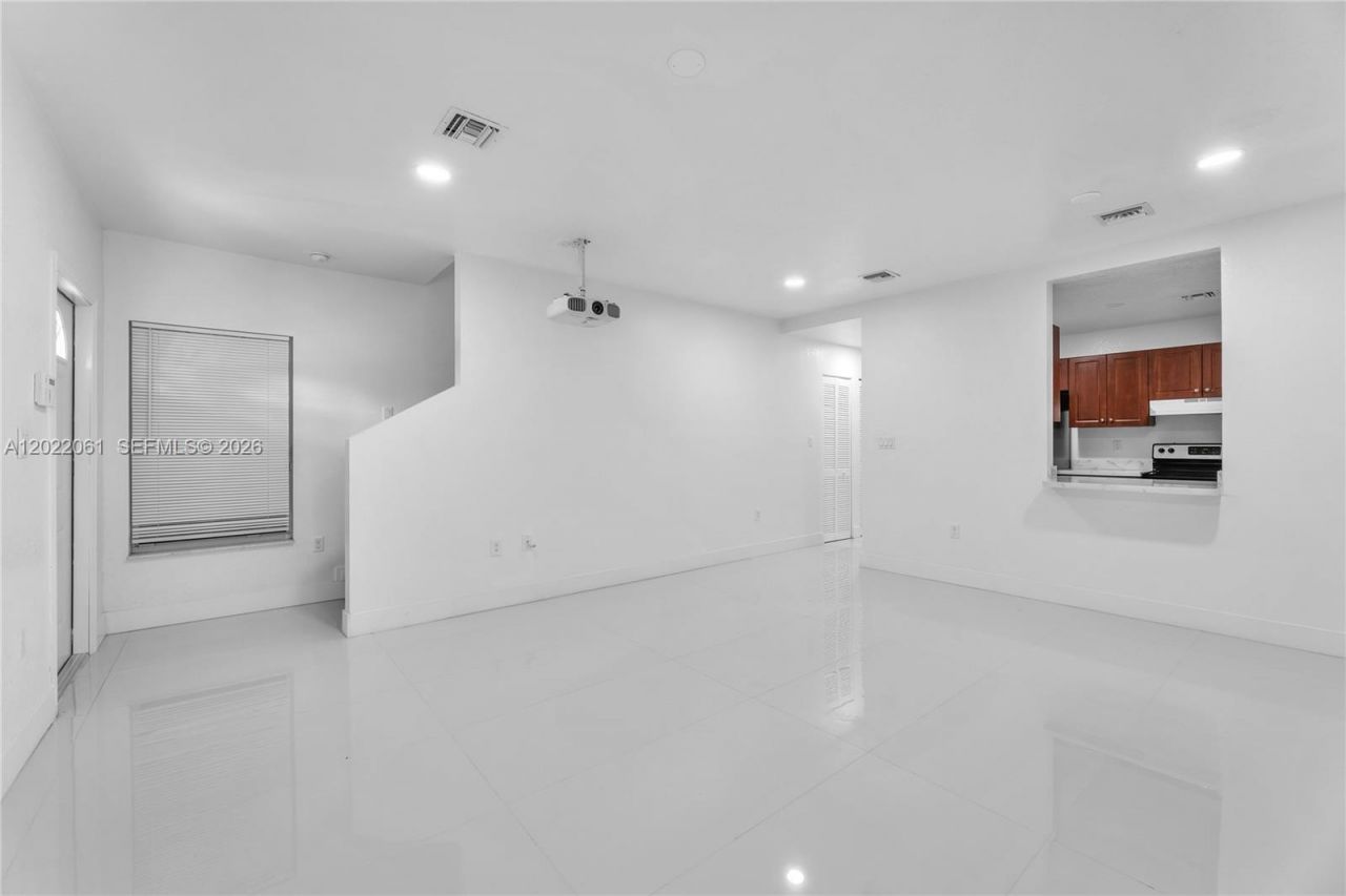 1541 NW 1st Ct , Miami, FL 33136 Photo