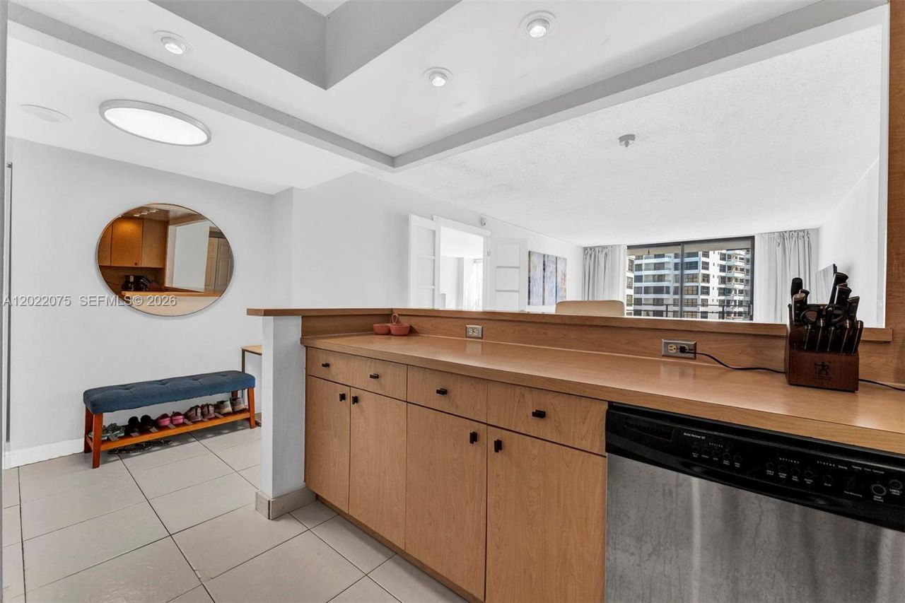 600 Three Islands Blvd, Unit 1615, Hallandale Beach, FL 33009 Photo