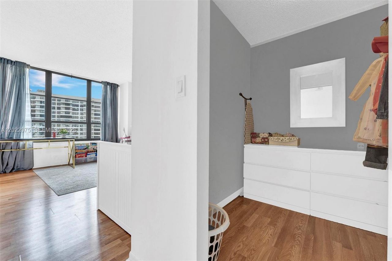 600 Three Islands Blvd, Unit 1615, Hallandale Beach, FL 33009 Photo