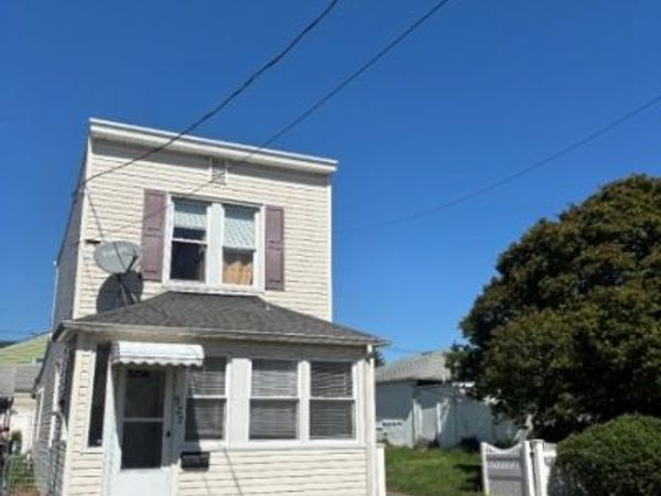 927 Meacham Ave, Linden, NJ 07036