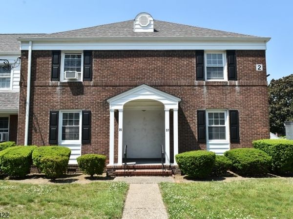 35 Elmwood Ter, Elmwood Park, NJ 07407