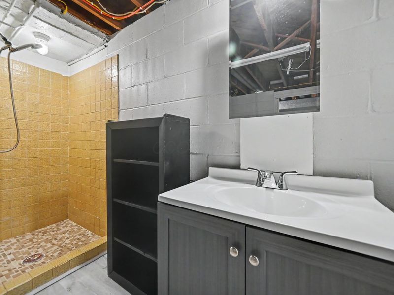 885 W Perry Street , Bucyrus, OH 44820 Photo 32