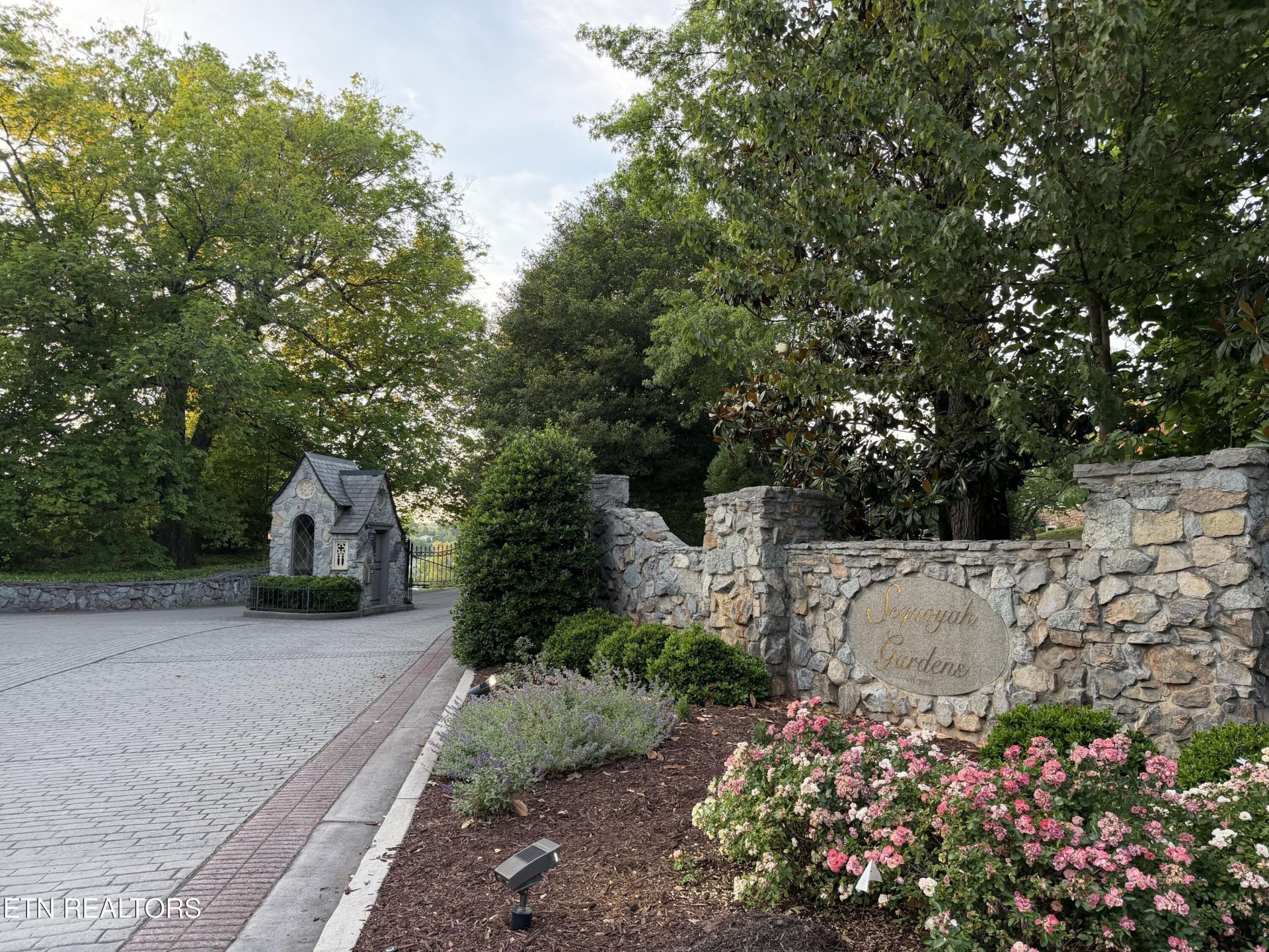 238 Sequoyah Gardens Way, Knoxville, TN 37919 Main Photo