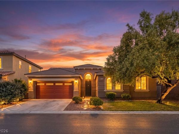 7621 Chase Hallow Street, Las Vegas, NV 89149