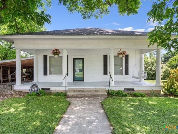 102 S Hogan Street , Holland, TX 76534