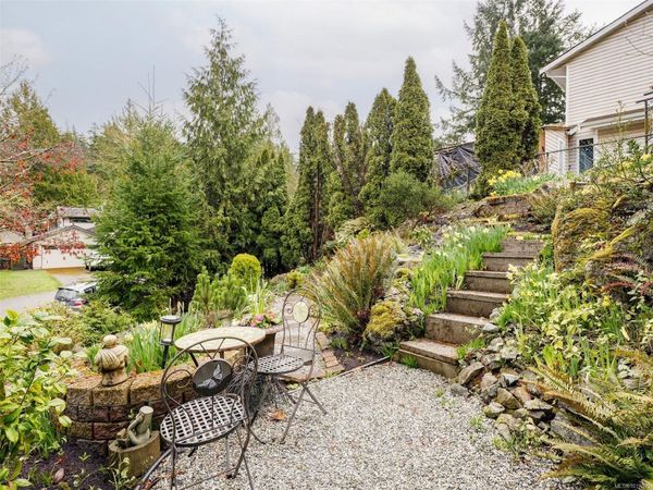 6781 Amwell Dr , Central Saanich, BC V8M 1A1