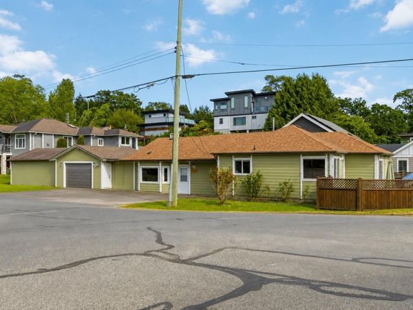 9 Camden Ave , View Royal, BC V8Z 1P6