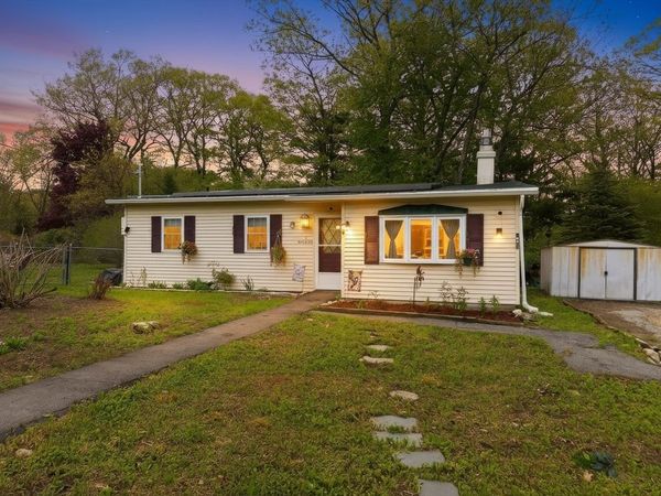 4 Bunker Hill Rd, Leicester, MA 01524