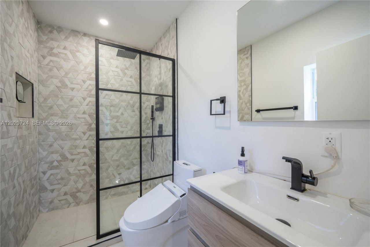 545 NW 47th St , Unit n/a, Miami, FL 33127 Photo