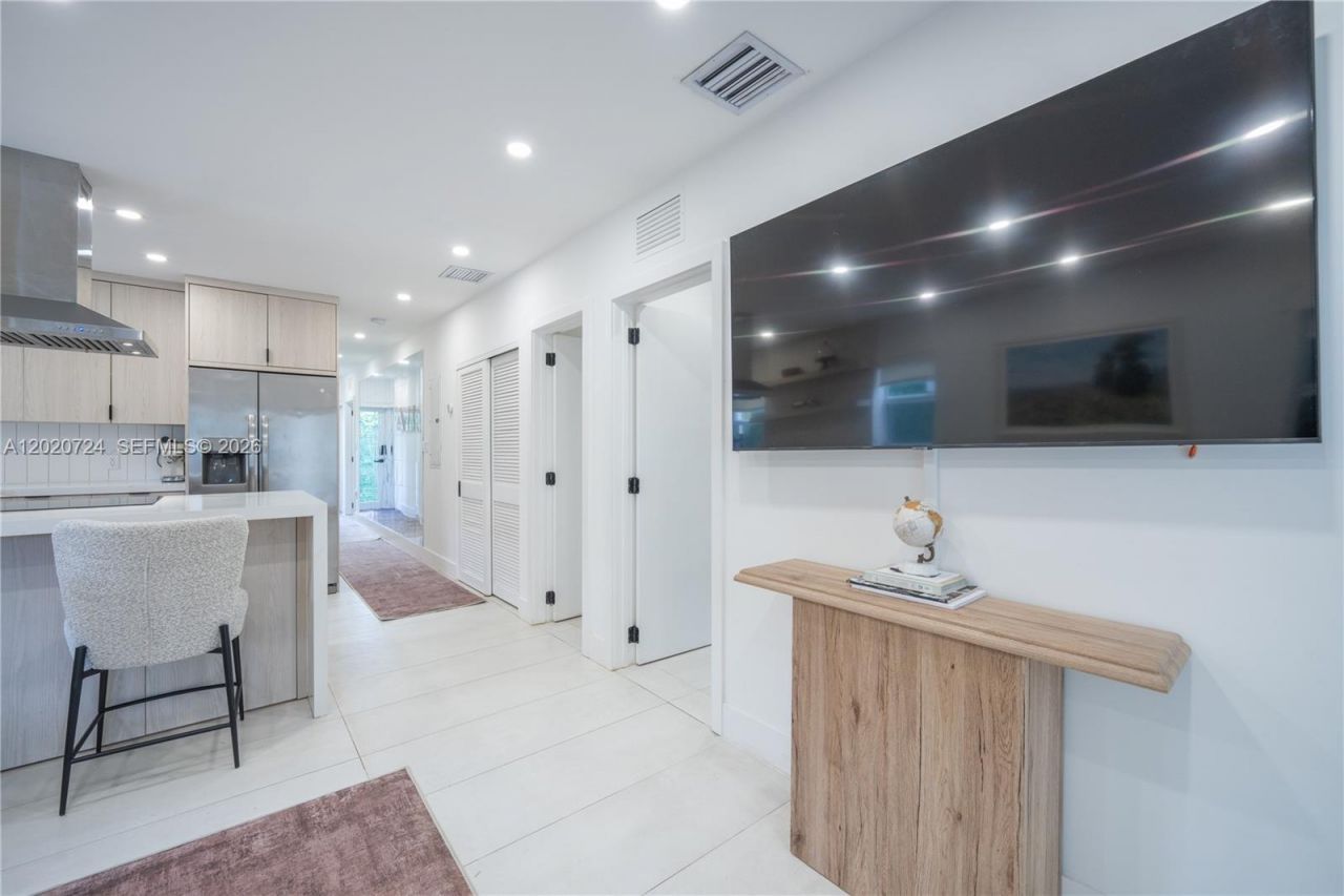 545 NW 47th St , Unit n/a, Miami, FL 33127 Photo