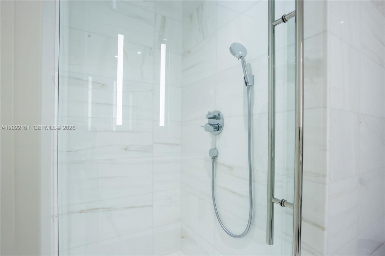 300 Biscayne Boulevard Way, Unit 2203C, Miami, FL 33131 Photo