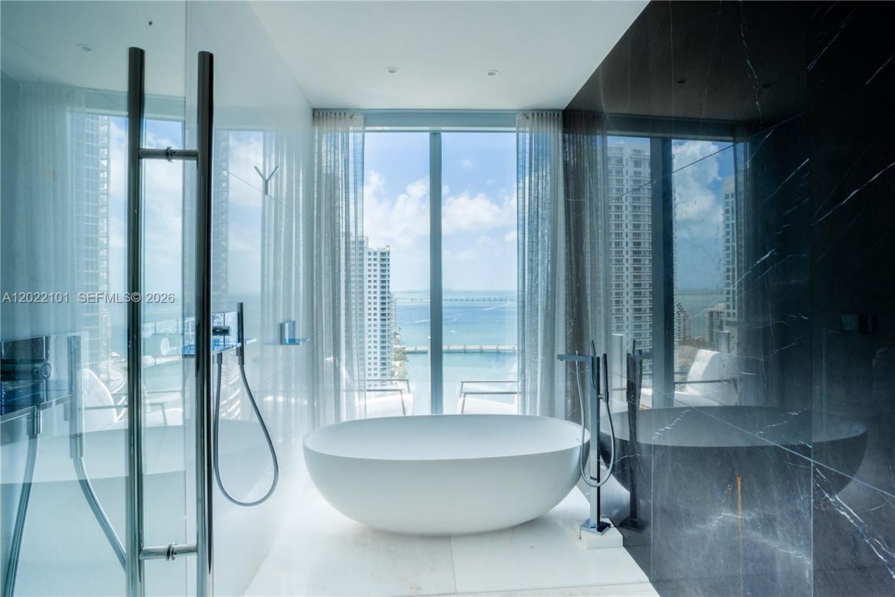 300 Biscayne Boulevard Way, Unit 2203C, Miami, FL 33131 Photo
