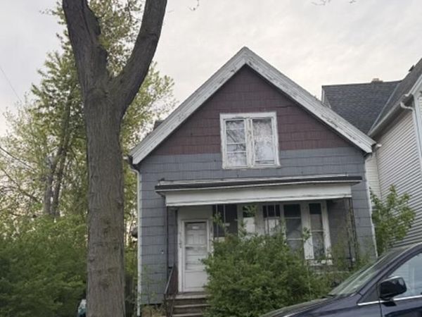 2620 S Pine AVENUE, Milwaukee, WI 53207