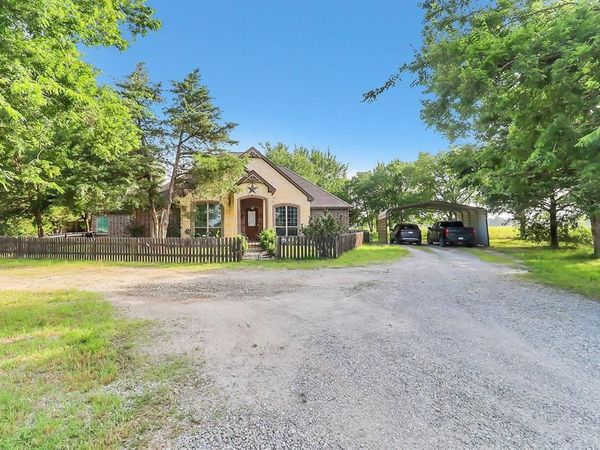 1468 County Road 4015, Savoy, TX 75479