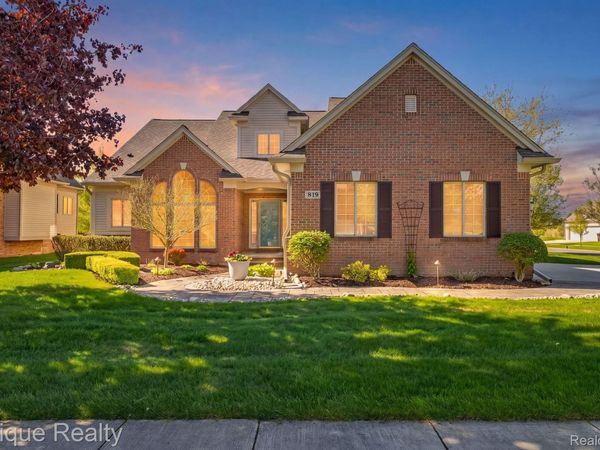 819 Pine Ridge Avenue, Oxford Township, Mi 48371