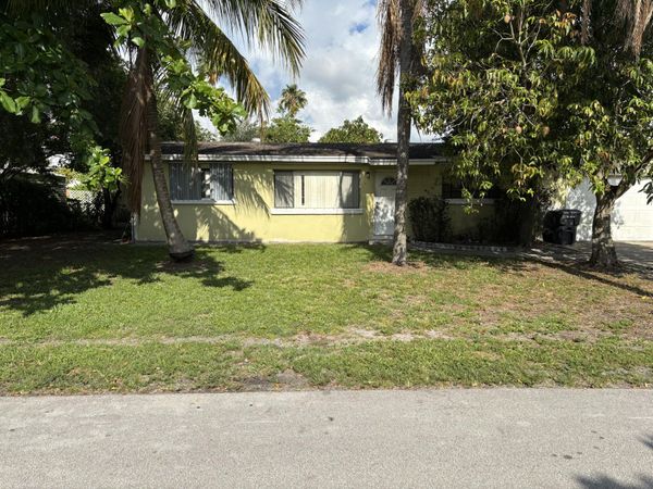 2201 W Carol Circle, West Palm Beach, FL 33415