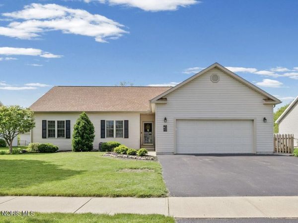 1231 E Lincoln Street , Findlay, OH 45840